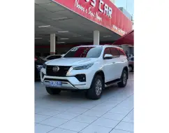 TOYOTA HILUX SW4 2.8 D-4D TURBO DIESEL SRX 4X4 AUTOMÁTICO TOYOTA HILUX SW4 2.8 D-4D TURBO DIESEL SRX 4X4 AUTOMÁTICO