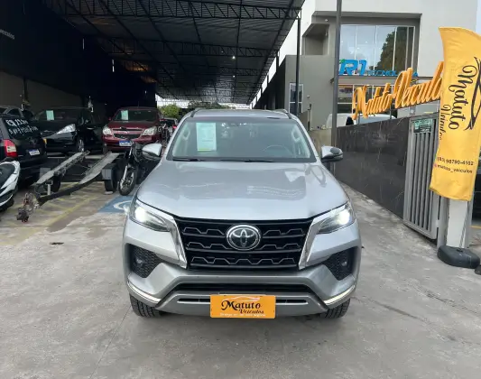 TOYOTA HILUX SW4 2.8 D-4D TURBO DIESEL SRX 7L 4X4 AUTOMÁTICO