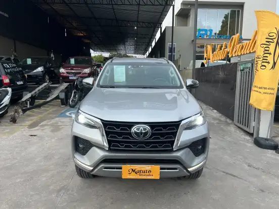 TOYOTA-HILUX SW4-2.8 D-4D TURBO DIESEL SRX 7L 4X4 AUTOMÁTICO TOYOTA-HILUX SW4-2020