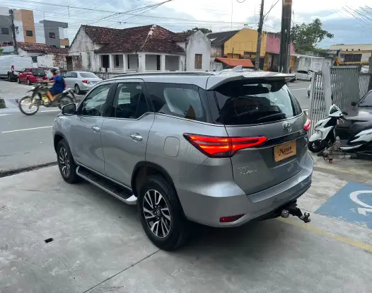 TOYOTA-HILUX SW4-2020