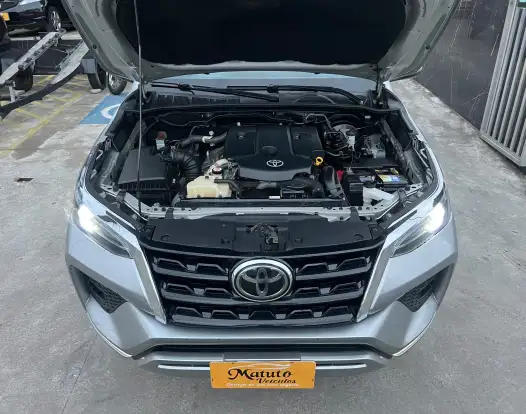 TOYOTA-HILUX SW4-2.8 D-4D TURBO DIESEL SRX 7L 4X4 AUTOMÁTICO TOYOTA-HILUX SW4-2020