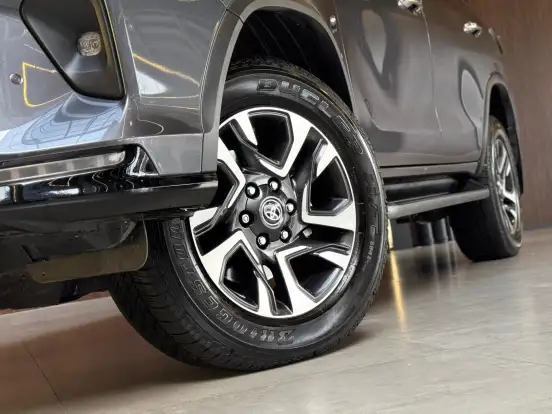 TOYOTA-HILUX SW4-2.8 D-4D TURBO DIESEL SRX PLATINUM 4X4 AUTOMÁTICO TOYOTA-HILUX SW4-2024