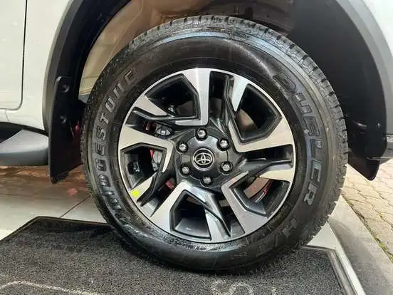TOYOTA-HILUX SW4-2026