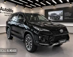 TOYOTA HILUX SW4 2.8 D-4D TURBO DIESEL SRX PLATINUM 7L 4X4 AUTOMÁTICO TOYOTA HILUX SW4 2.8 D-4D TURBO DIESEL SRX PLATINUM 7L 4X4 AUTOMÁTICO
