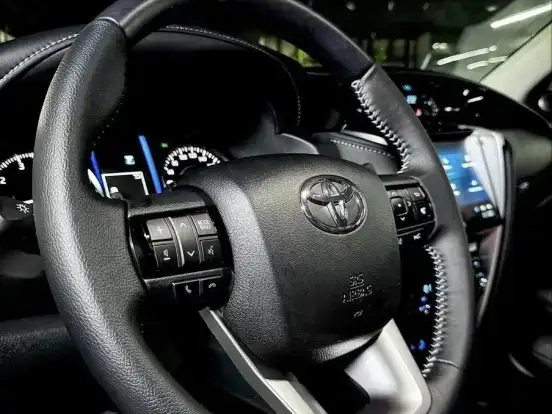 TOYOTA-HILUX SW4-2026