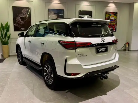TOYOTA-HILUX SW4-2025