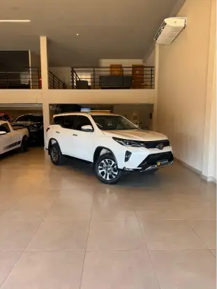TOYOTA-HILUX SW4-2024