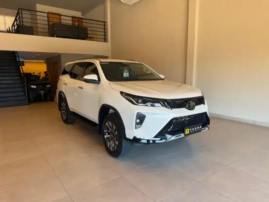 TOYOTA-HILUX SW4-2024
