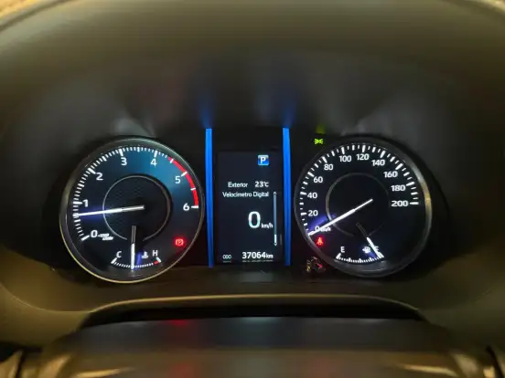 TOYOTA-HILUX SW4-2024