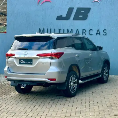 TOYOTA-HILUX SW4-2.8 SRX 4X4 7 LUGARES 16V TURBO INTERCOOLER DIESEL 4P AUTOMÁTICO TOYOTA-HILUX SW4-2016