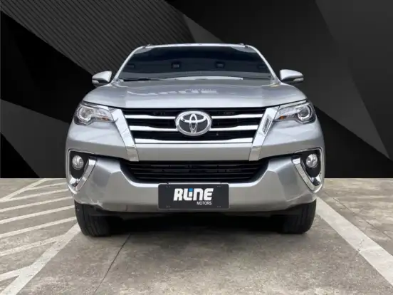 TOYOTA-HILUX SW4-2017