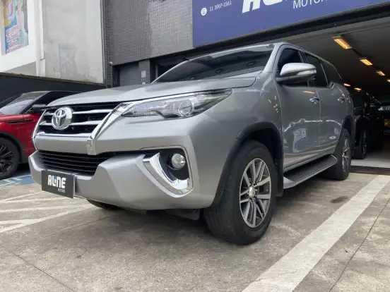 TOYOTA-HILUX SW4-2017