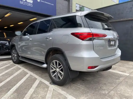 TOYOTA-HILUX SW4-2017