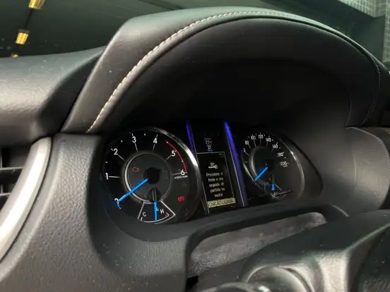 TOYOTA-HILUX SW4-2017