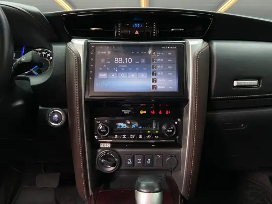 TOYOTA-HILUX SW4-2017