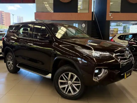 TOYOTA-HILUX SW4-2.8 SRX 4X4 7 LUGARES 16V TURBO INTERCOOLER DIESEL 4P AUTOMÁTICO TOYOTA-HILUX SW4-2019