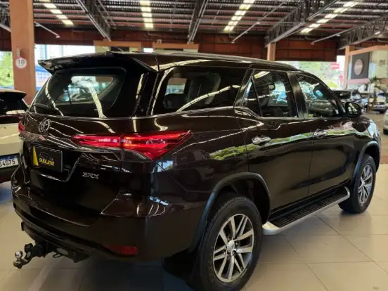 TOYOTA-HILUX SW4-2.8 SRX 4X4 7 LUGARES 16V TURBO INTERCOOLER DIESEL 4P AUTOMÁTICO TOYOTA-HILUX SW4-2019