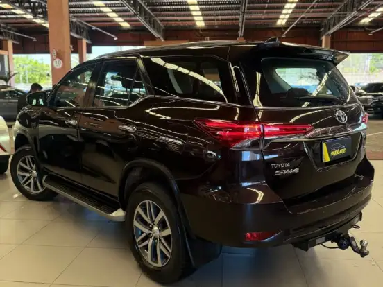 TOYOTA-HILUX SW4-2.8 SRX 4X4 7 LUGARES 16V TURBO INTERCOOLER DIESEL 4P AUTOMÁTICO TOYOTA-HILUX SW4-2019