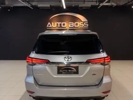 TOYOTA-HILUX SW4-2.8 SRX 4X4 7 LUGARES 16V TURBO INTERCOOLER DIESEL 4P AUTOMÁTICO TOYOTA-HILUX SW4-2019