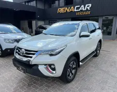 TOYOTA HILUX SW4 2.8 SRX DIAMOND 4X4 7 LUGARES 16V TURBO INTERCOOLER DIESEL 4P AUTOMÁTICO TOYOTA HILUX SW4 2.8 SRX DIAMOND 4X4 7 LUGARES 16V TURBO INTERCOOLER DIESEL 4P AUTOMÁTICO
