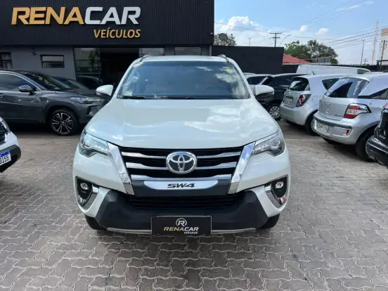 TOYOTA-HILUX SW4-2.8 SRX DIAMOND 4X4 7 LUGARES 16V TURBO INTERCOOLER DIESEL 4P AUTOMÁTICO TOYOTA-HILUX SW4-2019