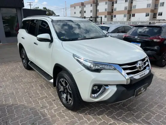 TOYOTA-HILUX SW4-2.8 SRX DIAMOND 4X4 7 LUGARES 16V TURBO INTERCOOLER DIESEL 4P AUTOMÁTICO TOYOTA-HILUX SW4-2019