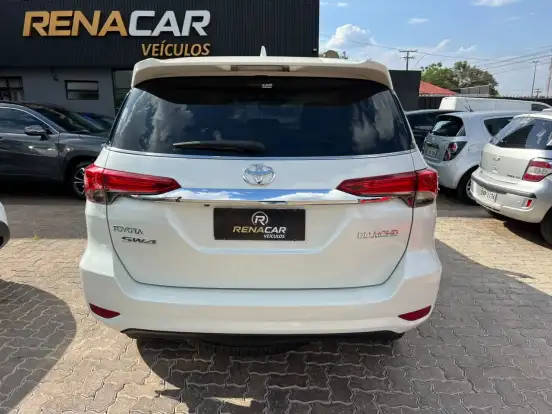 TOYOTA-HILUX SW4-2.8 SRX DIAMOND 4X4 7 LUGARES 16V TURBO INTERCOOLER DIESEL 4P AUTOMÁTICO TOYOTA-HILUX SW4-2019