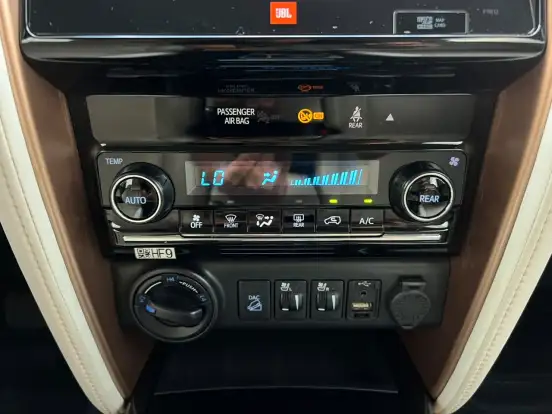 TOYOTA-HILUX SW4-2.8 SRX DIAMOND 4X4 7 LUGARES 16V TURBO INTERCOOLER DIESEL 4P AUTOMÁTICO TOYOTA-HILUX SW4-2019