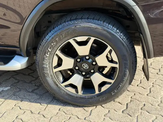 TOYOTA-HILUX SW4-2.8 SRX DIAMOND 4X4 7 LUGARES 16V TURBO INTERCOOLER DIESEL 4P AUTOMÁTICO TOYOTA-HILUX SW4-2018