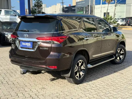 TOYOTA-HILUX SW4-2.8 SRX DIAMOND 4X4 7 LUGARES 16V TURBO INTERCOOLER DIESEL 4P AUTOMÁTICO TOYOTA-HILUX SW4-2018