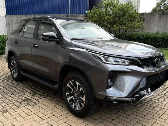 TOYOTA-HILUX SW4-2.8 D-4D TURBO DIESEL DIAMOND 7L 4X4 AUTOMÁTICO TOYOTA-HILUX SW4-2025