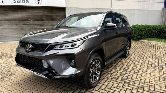 TOYOTA-HILUX SW4-2025
