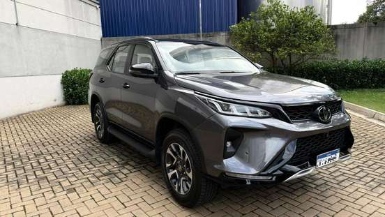TOYOTA-HILUX SW4-2025