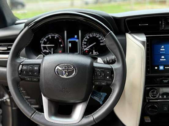 TOYOTA-HILUX SW4-2.8 D-4D TURBO DIESEL DIAMOND 7L 4X4 AUTOMÁTICO TOYOTA-HILUX SW4-2025