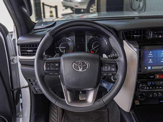 TOYOTA-HILUX SW4-2.8 D-4D TURBO DIESEL DIAMOND 7L 4X4 AUTOMÁTICO TOYOTA-HILUX SW4-2025