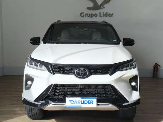 TOYOTA-HILUX SW4-2.8 D-4D TURBO DIESEL DIAMOND 7L 4X4 AUTOMÁTICO TOYOTA-HILUX SW4-2023