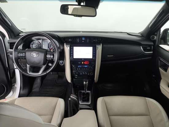 TOYOTA-HILUX SW4-2023