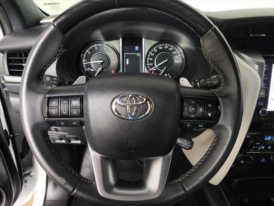 TOYOTA-HILUX SW4-2023