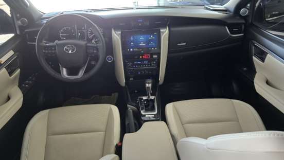 TOYOTA-HILUX SW4-2025