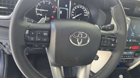 TOYOTA-HILUX SW4-2.8 D-4D TURBO DIESEL DIAMOND 7L 4X4 AUTOMÁTICO TOYOTA-HILUX SW4-2025