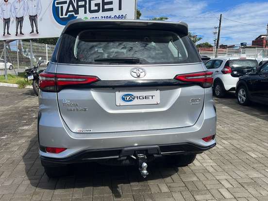 TOYOTA-HILUX SW4-2024