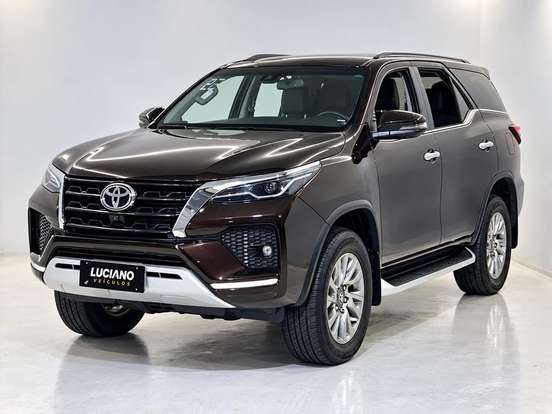 TOYOTA-HILUX SW4-2.8 D-4D TURBO DIESEL SRX 4X4 AUTOMÁTICO TOYOTA-HILUX SW4-2022