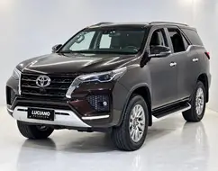 TOYOTA HILUX SW4 2.8 D-4D TURBO DIESEL SRX 4X4 AUTOMÁTICO TOYOTA HILUX SW4 2.8 D-4D TURBO DIESEL SRX 4X4 AUTOMÁTICO
