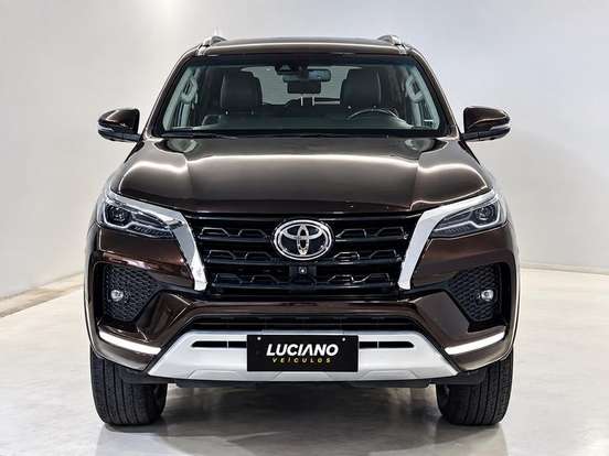 TOYOTA-HILUX SW4-2.8 D-4D TURBO DIESEL SRX 4X4 AUTOMÁTICO TOYOTA-HILUX SW4-2022