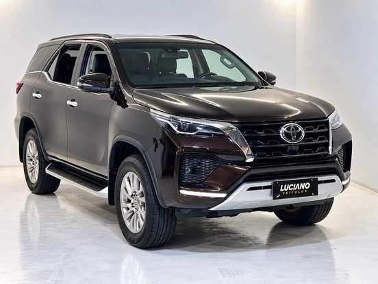TOYOTA-HILUX SW4-2.8 D-4D TURBO DIESEL SRX 4X4 AUTOMÁTICO TOYOTA-HILUX SW4-2022
