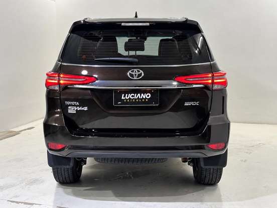 TOYOTA-HILUX SW4-2.8 D-4D TURBO DIESEL SRX 4X4 AUTOMÁTICO TOYOTA-HILUX SW4-2022