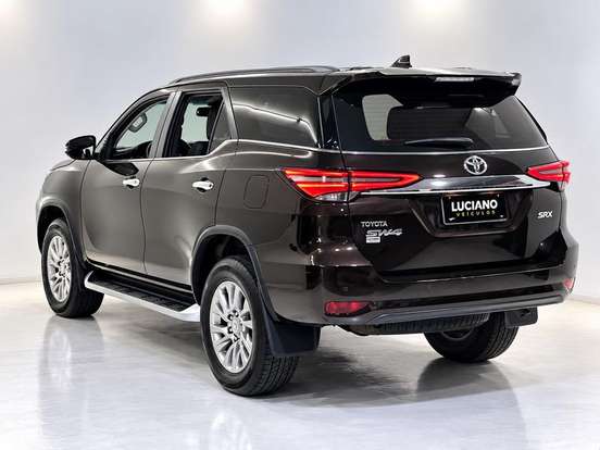 TOYOTA-HILUX SW4-2.8 D-4D TURBO DIESEL SRX 4X4 AUTOMÁTICO TOYOTA-HILUX SW4-2022