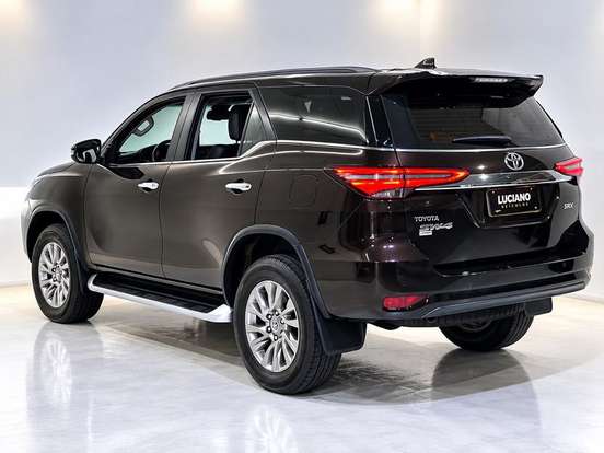 TOYOTA-HILUX SW4-2.8 D-4D TURBO DIESEL SRX 4X4 AUTOMÁTICO TOYOTA-HILUX SW4-2022