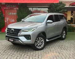 TOYOTA HILUX SW4 2.8 D-4D TURBO DIESEL SRX 4X4 AUTOMÁTICO TOYOTA HILUX SW4 2.8 D-4D TURBO DIESEL SRX 4X4 AUTOMÁTICO