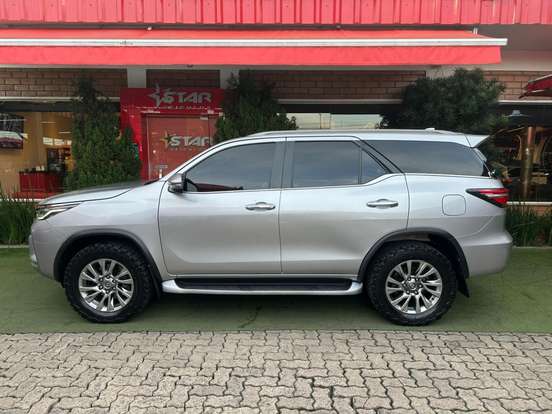 TOYOTA-HILUX SW4-2.8 D-4D TURBO DIESEL SRX 4X4 AUTOMÁTICO TOYOTA-HILUX SW4-2021